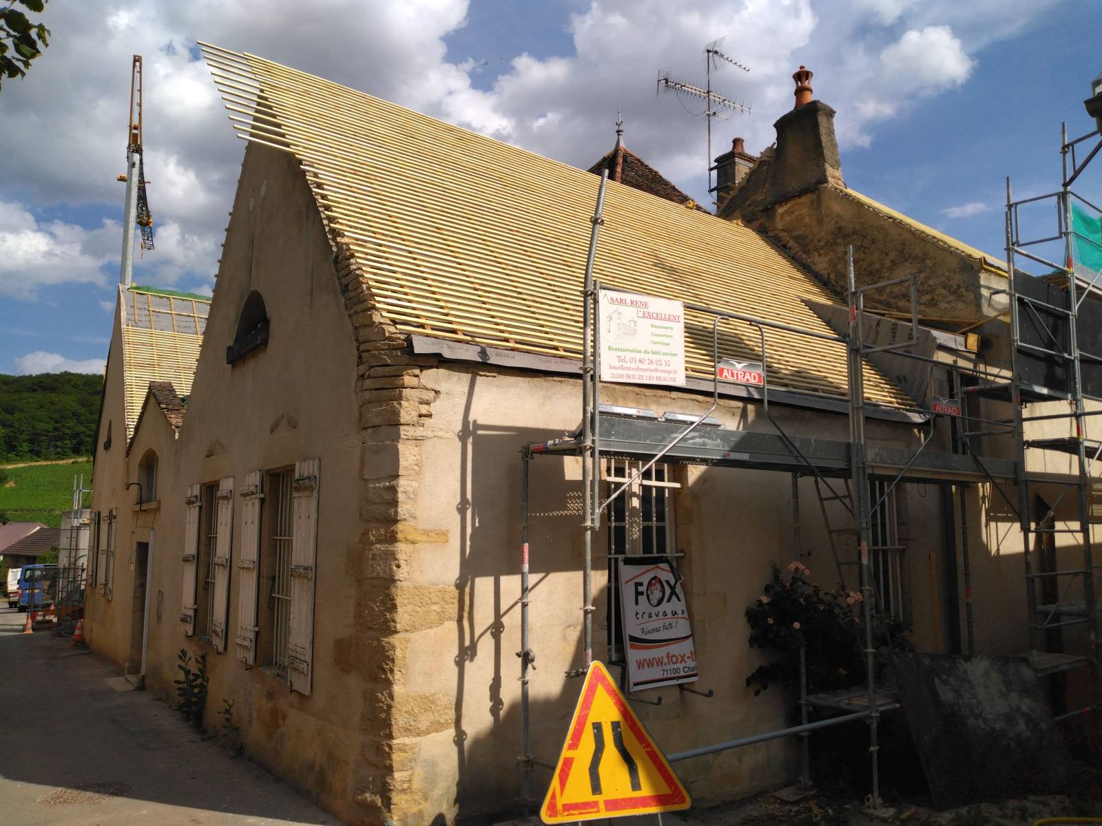 Rénovation d'une couverture en tuiles plates à Pernand-Vergelesses