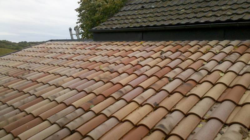 Rénovation d'une couverture en tuiles mécaniques chez un particulier à Saint-Romain