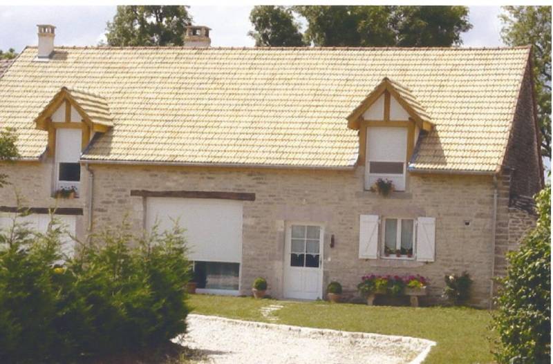 Rénovation d'une toiture en tuiles mécaniques anciennes à Bessey en Chaume, chez un particulier