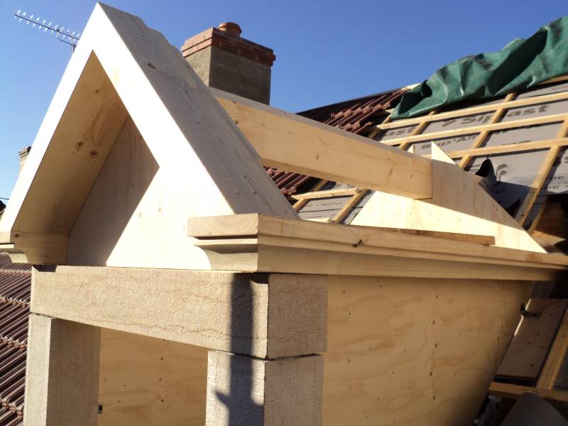 Réfection et surélévation d'une toiture chez un particulier à Pernand-Vergellesses