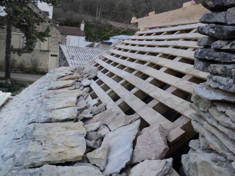 Restauration d'une couverture en laves chez un particulier à Meloisey proche Beaune