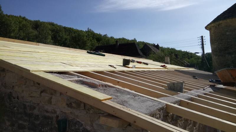 Couverture en tuiles mécaniques pour maison individuelle chez un particulier à Meloisey près de Beaune