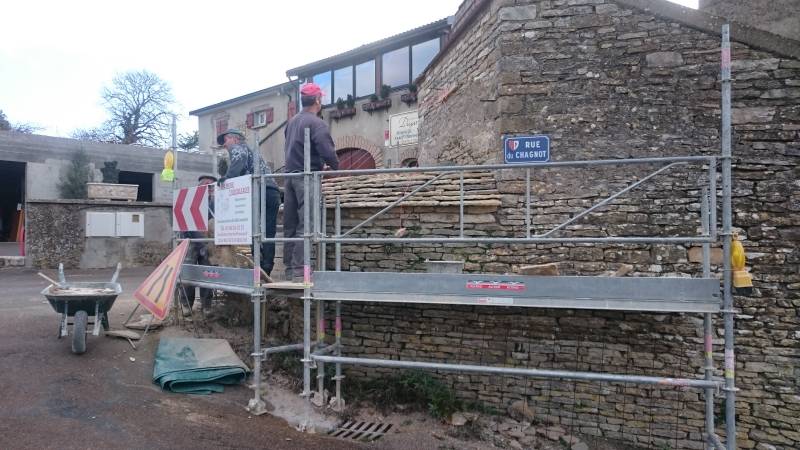 Restauration de la couverture en laves d'un four à pain chez un particulier à Monthelie