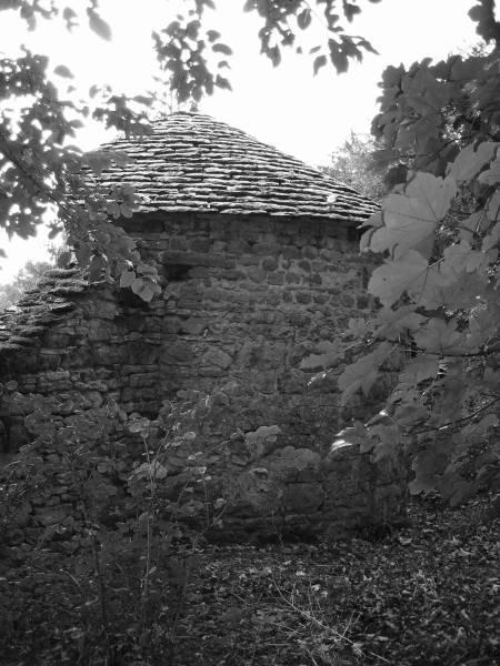 Restauration d'une couverture en laves d'un ancien oratoire chez un particulier à Aubigny-la-Ronce