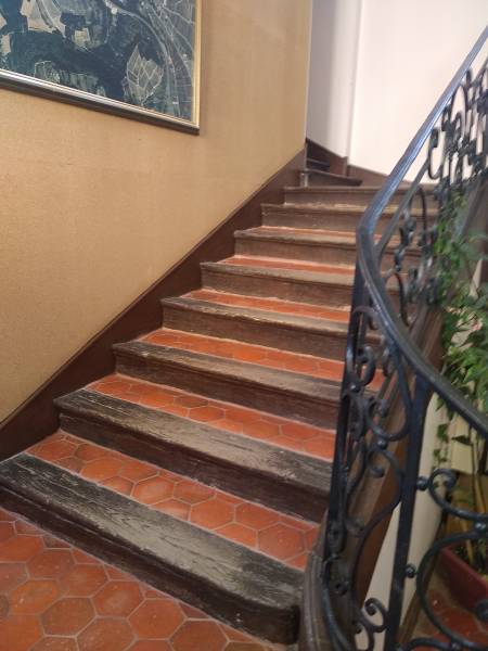 Restauration d'une montée d'escalier en tomettes à Savigny les Beaune