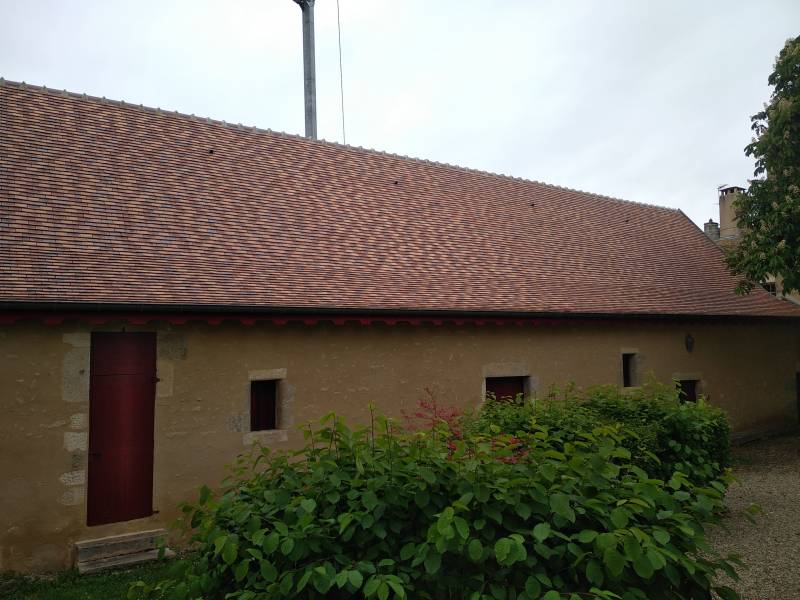 Couverture en tuiles plates pour un particulier à Saint Romain près de Beaune 21200 en Côte d'or