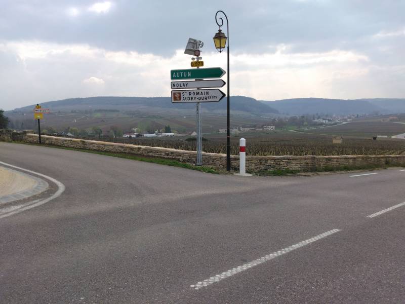 Restauration d'un mur de vigne en pierres à Meursault