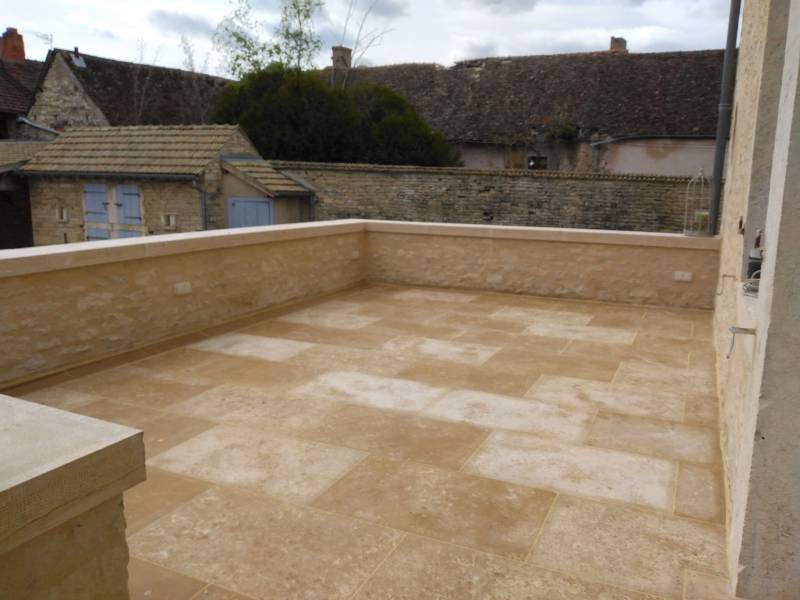 Création d'une terrasse en pierres pour un particulier à Corcelles les Arts près de Meursault