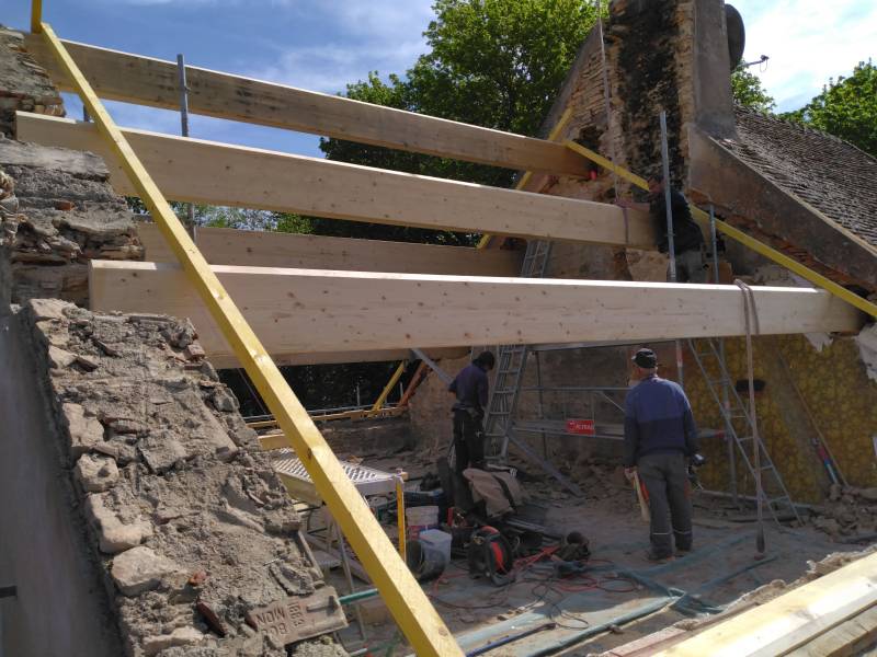 Rénovation d'une couverture en tuiles mécaniques et plates chez un viticulteur à Pommard proche de Beaune