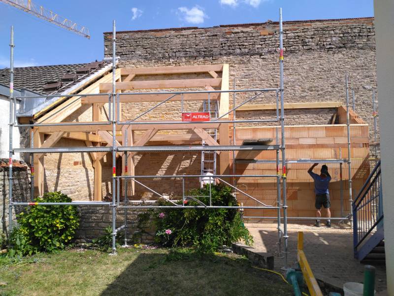 Création d'un atelier couvert en tuiles mécaniques anciennes à Beaune