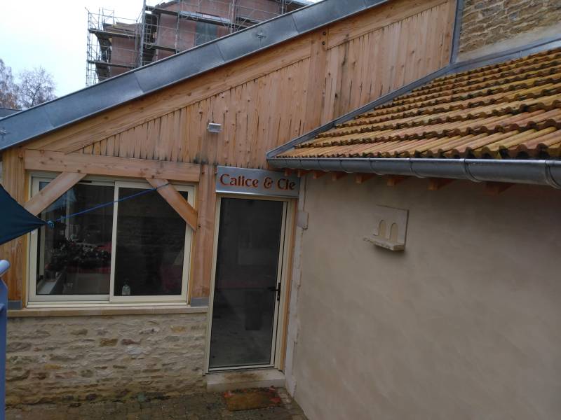 Création d'un atelier couvert en tuiles mécaniques anciennes à Beaune