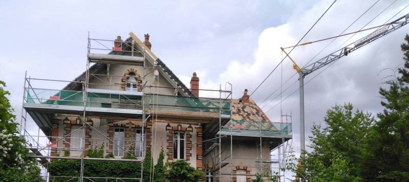 Couverture en tuiles mécaniques anciennes chez un particulier à Beaune
