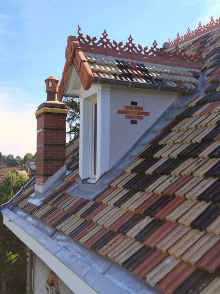 Couverture en tuiles mécaniques anciennes chez un particulier à Beaune