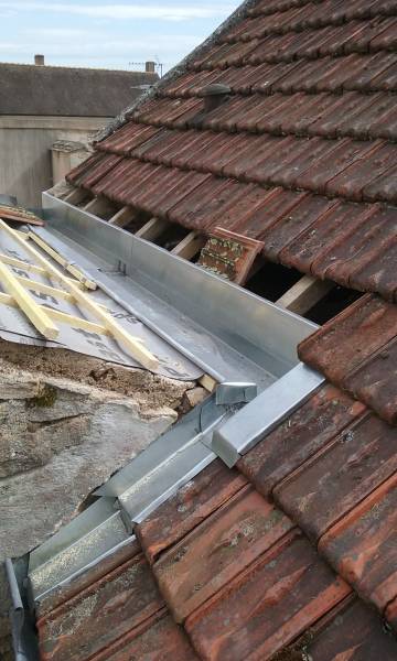 Refection des zingueries d'une toiture chez un particulier à Saint Romain